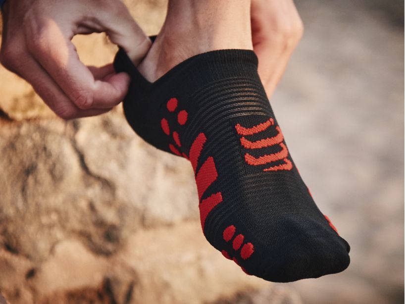 NO SHOW SOCKS - BLACKRED